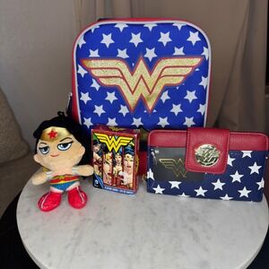 NWT Wonder Woman Bundle Lunchbox Wallet Plush Toy Playing‎ Cards DC Comics